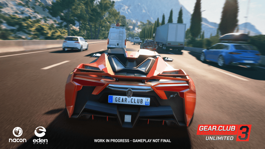 Vista posteriore di un'auto sportiva su una strada affollata, con veicoli in movimento e paesaggi montuosi sullo sfondo. Logo del gioco "Gear.Club Unlimited 3" in basso a destra.